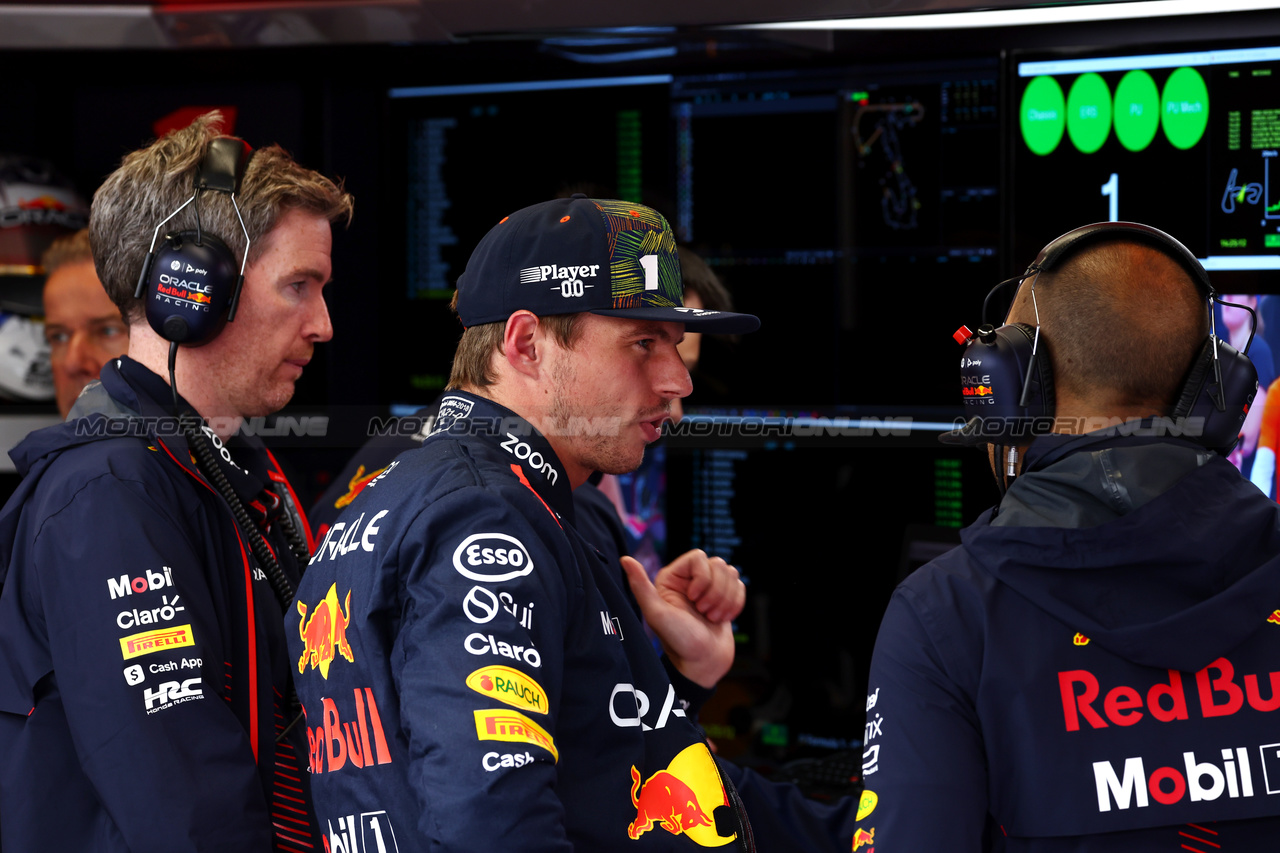GP OLANDA, Max Verstappen (NLD) Red Bull Racing with Gianpiero Lambiase (ITA) Red Bull Racing Engineer.

27.08.2023. Formula 1 World Championship, Rd 14, Dutch Grand Prix, Zandvoort, Netherlands, Gara Day.

 - www.xpbimages.com, EMail: requests@xpbimages.com © Copyright: Coates / XPB Images
