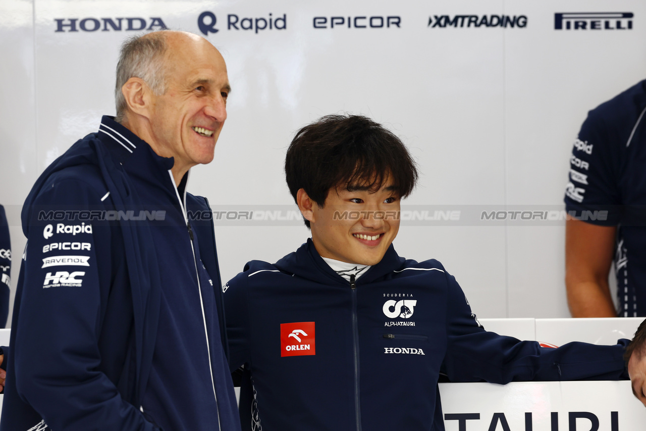 GP OLANDA, (L to R): Dr Helmut Marko (AUT) Red Bull Motorsport Consultant e Yuki Tsunoda (JPN) AlphaTauri.

27.08.2023. Formula 1 World Championship, Rd 14, Dutch Grand Prix, Zandvoort, Netherlands, Gara Day.

 - www.xpbimages.com, EMail: requests@xpbimages.com © Copyright: Coates / XPB Images