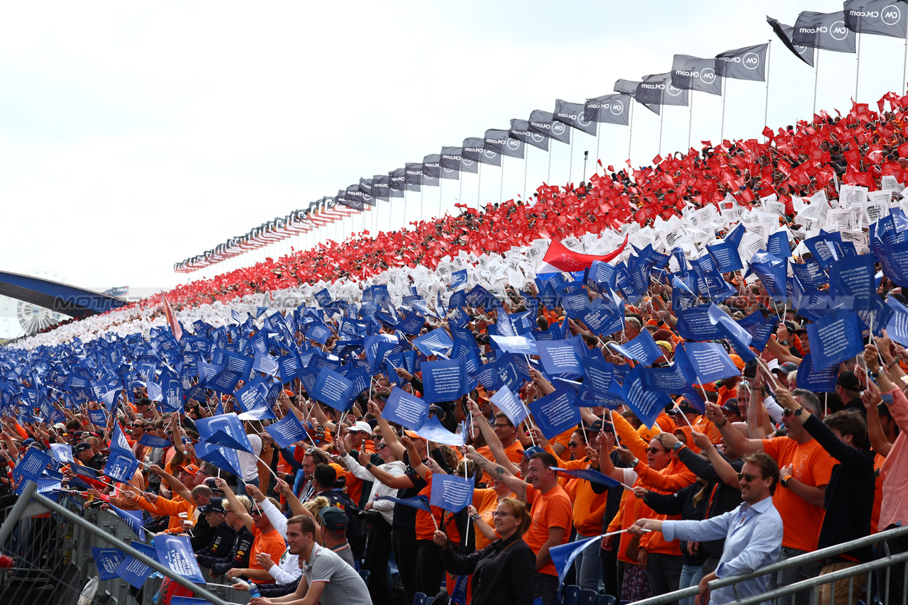 GP OLANDA, Circuit Atmosfera - fans in the grandstand.

27.08.2023. Formula 1 World Championship, Rd 14, Dutch Grand Prix, Zandvoort, Netherlands, Gara Day.

 - www.xpbimages.com, EMail: requests@xpbimages.com © Copyright: Coates / XPB Images