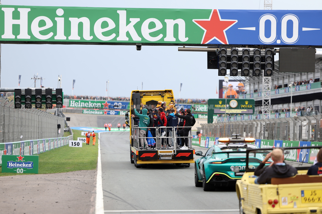 GP OLANDA, Drivers' Parade.

27.08.2023. Formula 1 World Championship, Rd 14, Dutch Grand Prix, Zandvoort, Netherlands, Gara Day.

 - www.xpbimages.com, EMail: requests@xpbimages.com © Copyright: Staley / XPB Images