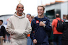 GP OLANDA, (L to R): Adam Norris (GBR) with Liam Lawson (NZL) AlphaTauri.
27.08.2023. Formula 1 World Championship, Rd 14, Dutch Grand Prix, Zandvoort, Netherlands, Gara Day.
 - www.xpbimages.com, EMail: requests@xpbimages.com © Copyright: Staley / XPB Images