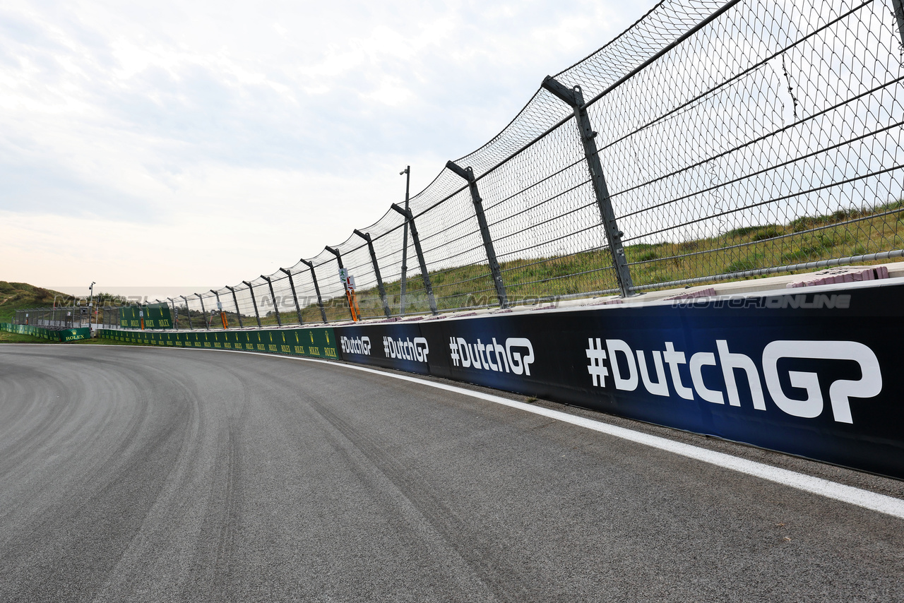 GP OLANDA, Circuit Atmosfera - final corner.

24.08.2023. Formula 1 World Championship, Rd 14, Dutch Grand Prix, Zandvoort, Netherlands, Preparation Day.

- www.xpbimages.com, EMail: requests@xpbimages.com © Copyright: Moy / XPB Images