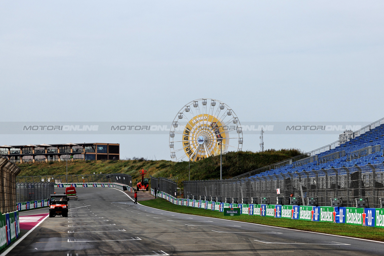 GP OLANDA, Circuit Atmosfera - partenza / finish straight.

24.08.2023. Formula 1 World Championship, Rd 14, Dutch Grand Prix, Zandvoort, Netherlands, Preparation Day.

- www.xpbimages.com, EMail: requests@xpbimages.com © Copyright: Moy / XPB Images