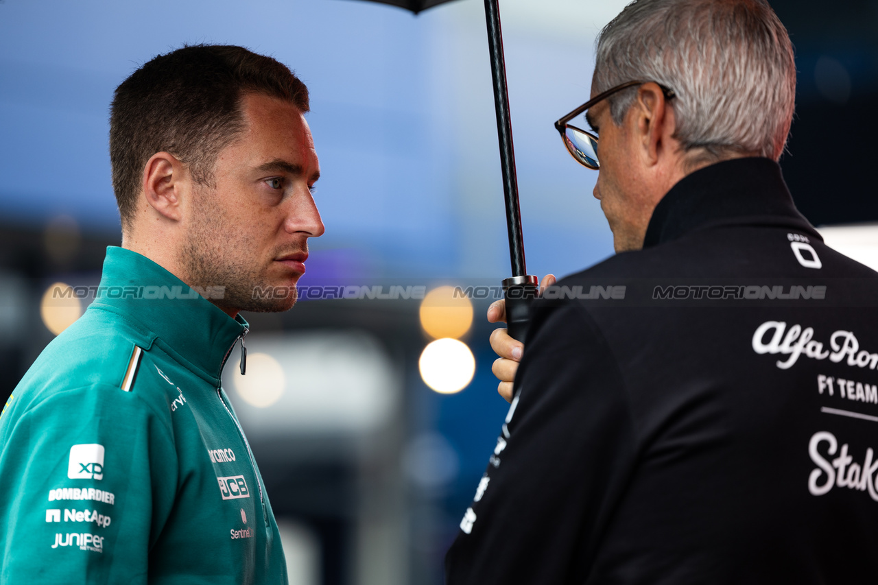 GP OLANDA, (L to R): Stoffel Vandoorne (BEL) Aston Martin F1 Team Test e Reserve Driver with Alessandro Alunni Bravi (ITA) Alfa Romeo F1 Team Managing Director e Team Representative.

24.08.2023. Formula 1 World Championship, Rd 14, Dutch Grand Prix, Zandvoort, Netherlands, Preparation Day.

 - www.xpbimages.com, EMail: requests@xpbimages.com © Copyright: Staley / XPB Images