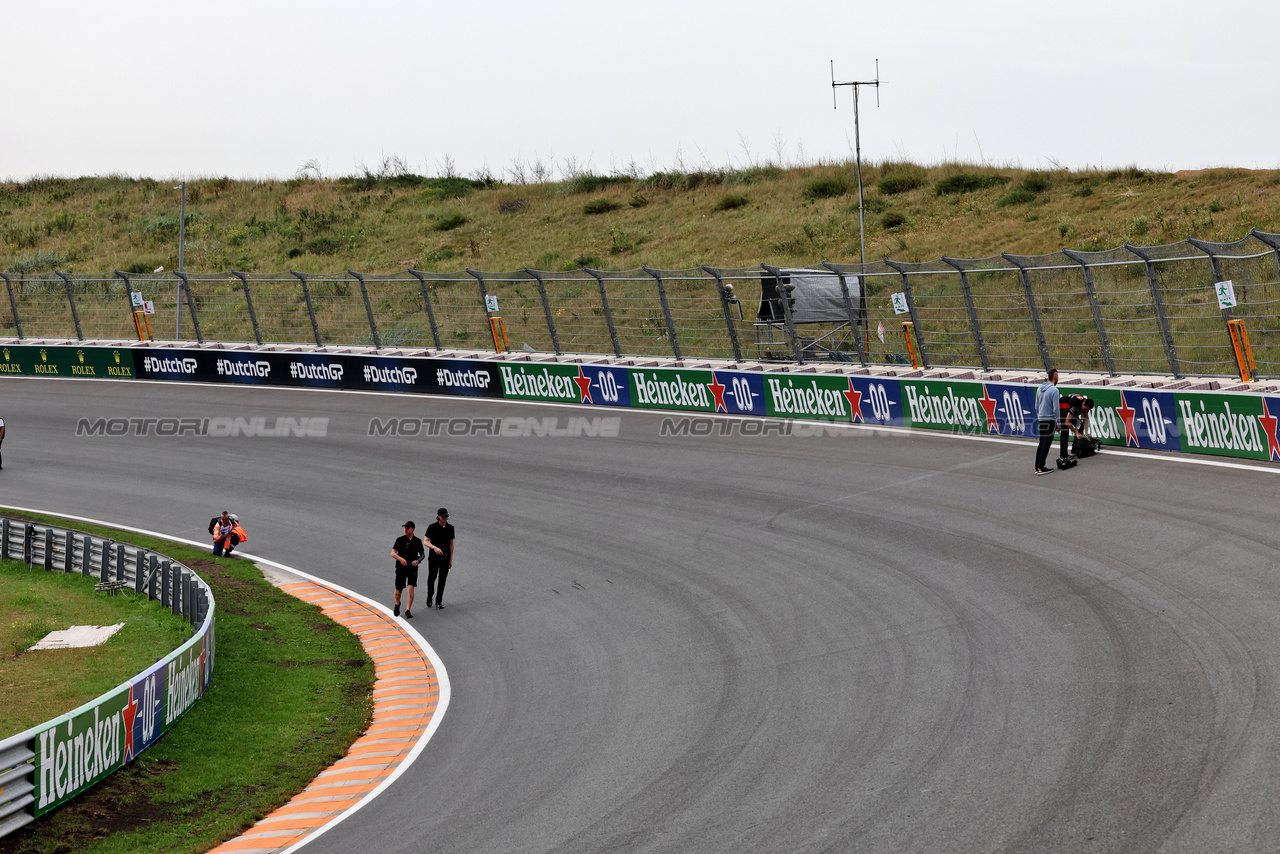 GP OLANDA, Circuit Atmosfera - final corner.

24.08.2023. Formula 1 World Championship, Rd 14, Dutch Grand Prix, Zandvoort, Netherlands, Preparation Day.

- www.xpbimages.com, EMail: requests@xpbimages.com © Copyright: Moy / XPB Images