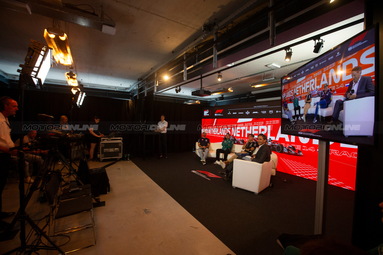 GP OLANDA, (L to R): Daniel Ricciardo (AUS) AlphaTauri; Fernando Alonso (ESP) Aston Martin F1 Team; e George Russell (GBR) Mercedes AMG F1, in the FIA Press Conference.

24.08.2023. Formula 1 World Championship, Rd 14, Dutch Grand Prix, Zandvoort, Netherlands, Preparation Day.

- www.xpbimages.com, EMail: requests@xpbimages.com © Copyright: XPB Images