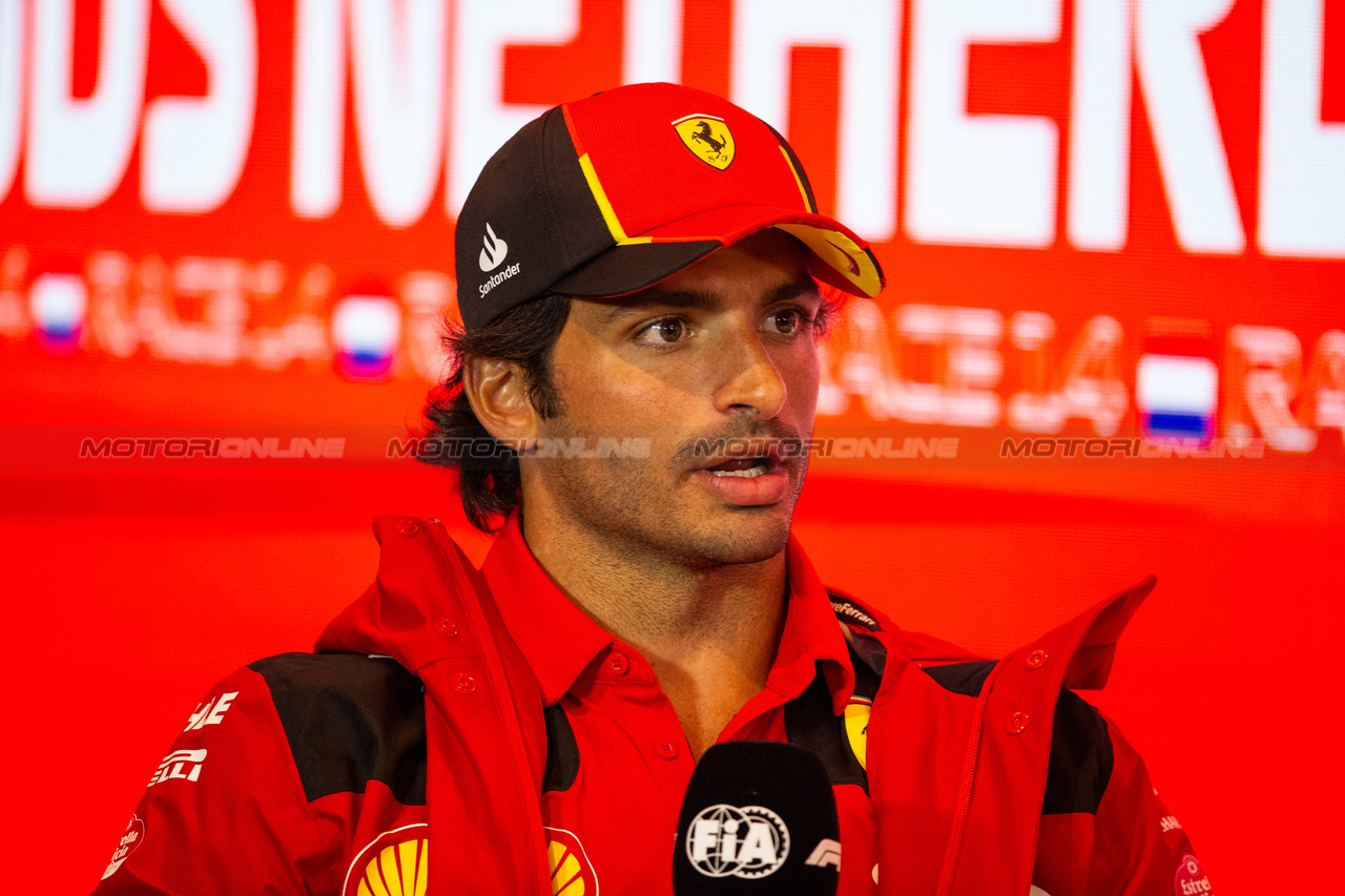 GP OLANDA, Carlos Sainz Jr (ESP) Ferrari in the FIA Press Conference.

24.08.2023. Formula 1 World Championship, Rd 14, Dutch Grand Prix, Zandvoort, Netherlands, Preparation Day.

- www.xpbimages.com, EMail: requests@xpbimages.com © Copyright: XPB Images