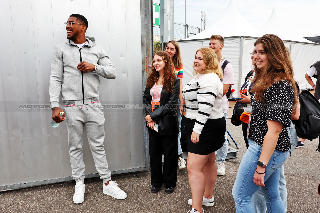 GP OLANDA, Anthony Joshua (GBR) Boxer.

24.08.2023. Formula 1 World Championship, Rd 14, Dutch Grand Prix, Zandvoort, Netherlands, Preparation Day.

- www.xpbimages.com, EMail: requests@xpbimages.com © Copyright: Moy / XPB Images