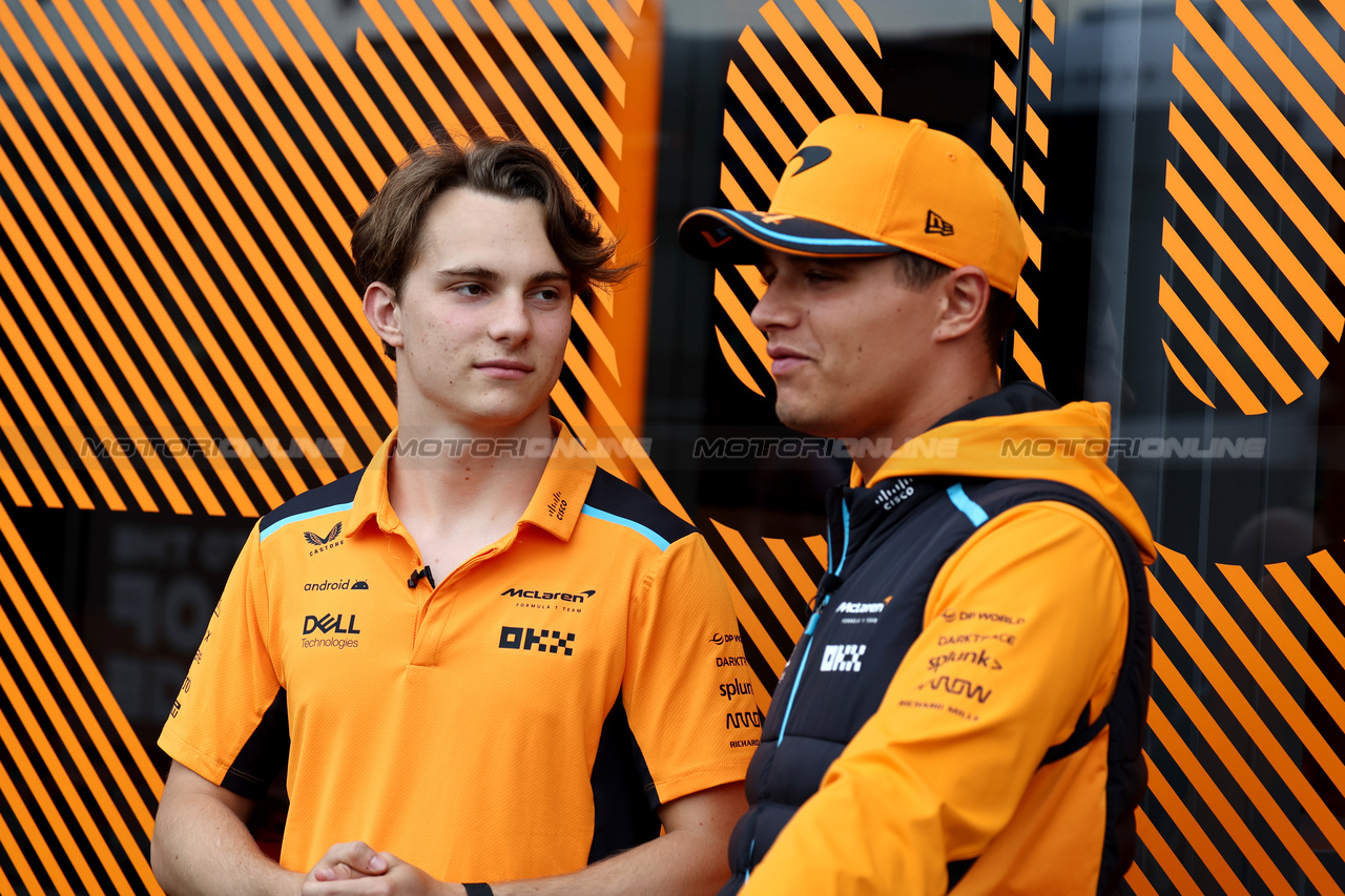 GP OLANDA, (L to R): Oscar Piastri (AUS) McLaren with Lando Norris (GBR) McLaren.

24.08.2023. Formula 1 World Championship, Rd 14, Dutch Grand Prix, Zandvoort, Netherlands, Preparation Day.

- www.xpbimages.com, EMail: requests@xpbimages.com © Copyright: Moy / XPB Images