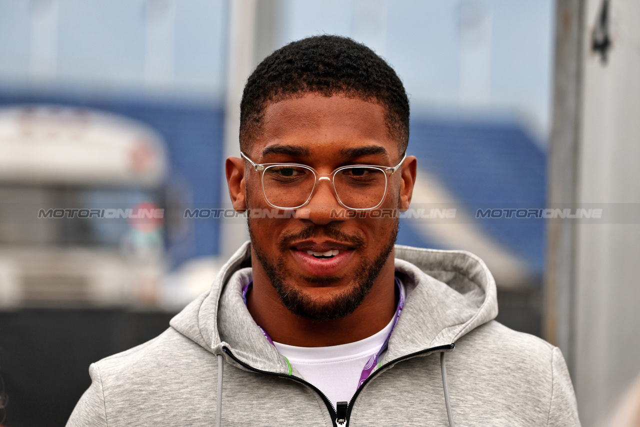 GP OLANDA, Anthony Joshua (GBR) Boxer.

24.08.2023. Formula 1 World Championship, Rd 14, Dutch Grand Prix, Zandvoort, Netherlands, Preparation Day.

- www.xpbimages.com, EMail: requests@xpbimages.com © Copyright: Moy / XPB Images