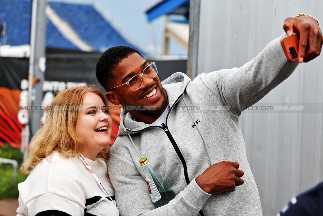 GP OLANDA, Anthony Joshua (GBR) Boxer.

24.08.2023. Formula 1 World Championship, Rd 14, Dutch Grand Prix, Zandvoort, Netherlands, Preparation Day.

- www.xpbimages.com, EMail: requests@xpbimages.com © Copyright: Moy / XPB Images