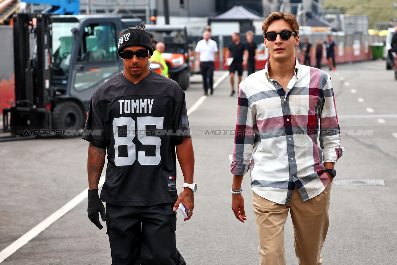 GP OLANDA, (L to R): Lewis Hamilton (GBR) Mercedes AMG F1 with team mate George Russell (GBR) Mercedes AMG F1.

24.08.2023. Formula 1 World Championship, Rd 14, Dutch Grand Prix, Zandvoort, Netherlands, Preparation Day.

 - www.xpbimages.com, EMail: requests@xpbimages.com © Copyright: Coates / XPB Images