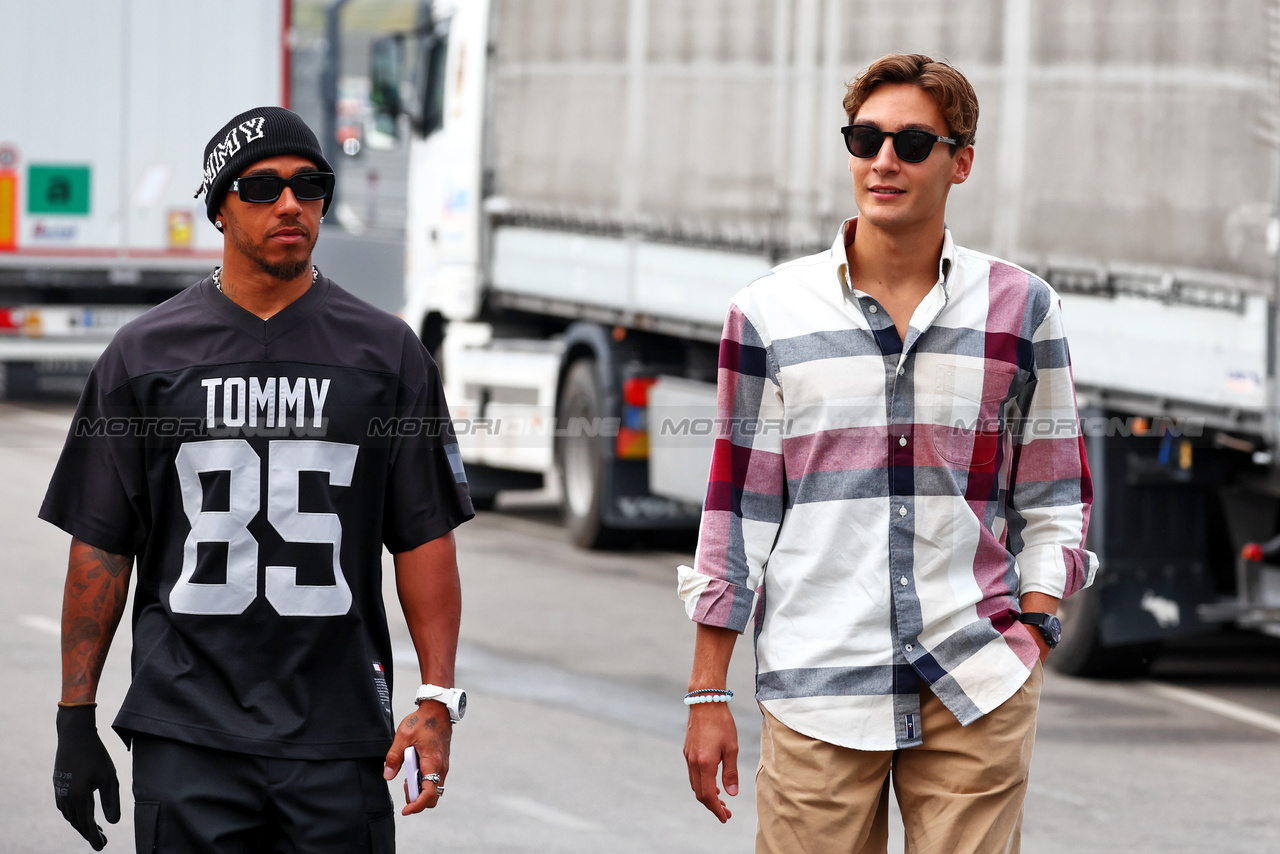 GP OLANDA, (L to R): Lewis Hamilton (GBR) Mercedes AMG F1 with team mate George Russell (GBR) Mercedes AMG F1.

24.08.2023. Formula 1 World Championship, Rd 14, Dutch Grand Prix, Zandvoort, Netherlands, Preparation Day.

 - www.xpbimages.com, EMail: requests@xpbimages.com © Copyright: Coates / XPB Images