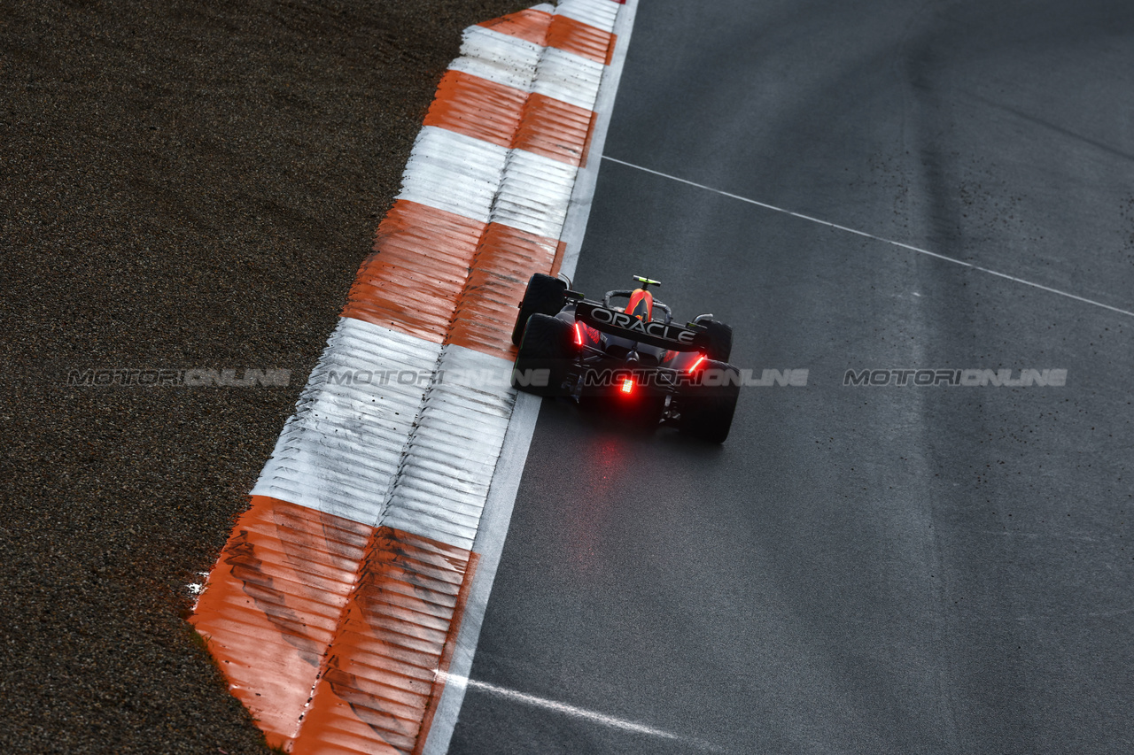 GP OLANDA, Sergio Perez (MEX) Red Bull Racing RB19.

26.08.2023. Formula 1 World Championship, Rd 14, Dutch Grand Prix, Zandvoort, Netherlands, Qualifiche Day.

 - www.xpbimages.com, EMail: requests@xpbimages.com © Copyright: Coates / XPB Images