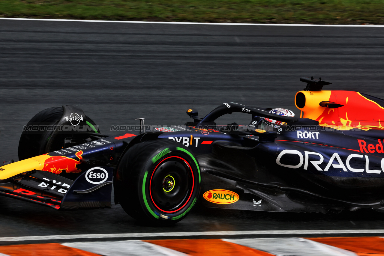 GP OLANDA, Max Verstappen (NLD) Red Bull Racing RB19.

26.08.2023. Formula 1 World Championship, Rd 14, Dutch Grand Prix, Zandvoort, Netherlands, Qualifiche Day.

 - www.xpbimages.com, EMail: requests@xpbimages.com © Copyright: Coates / XPB Images