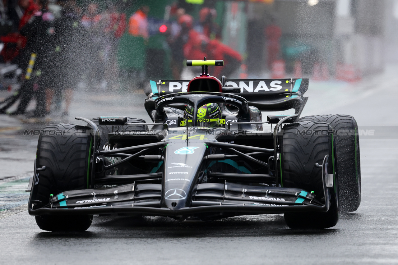 GP OLANDA, Lewis Hamilton (GBR) Mercedes AMG F1 W14.

26.08.2023. Formula 1 World Championship, Rd 14, Dutch Grand Prix, Zandvoort, Netherlands, Qualifiche Day.

- www.xpbimages.com, EMail: requests@xpbimages.com © Copyright: Bearne / XPB Images