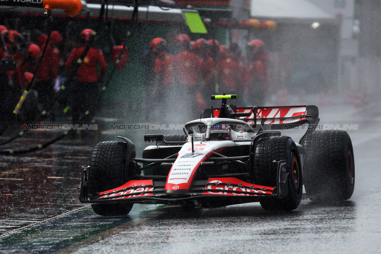 GP OLANDA, Nico Hulkenberg (GER) Haas VF-23 in the pits.

26.08.2023. Formula 1 World Championship, Rd 14, Dutch Grand Prix, Zandvoort, Netherlands, Qualifiche Day.

- www.xpbimages.com, EMail: requests@xpbimages.com © Copyright: Bearne / XPB Images