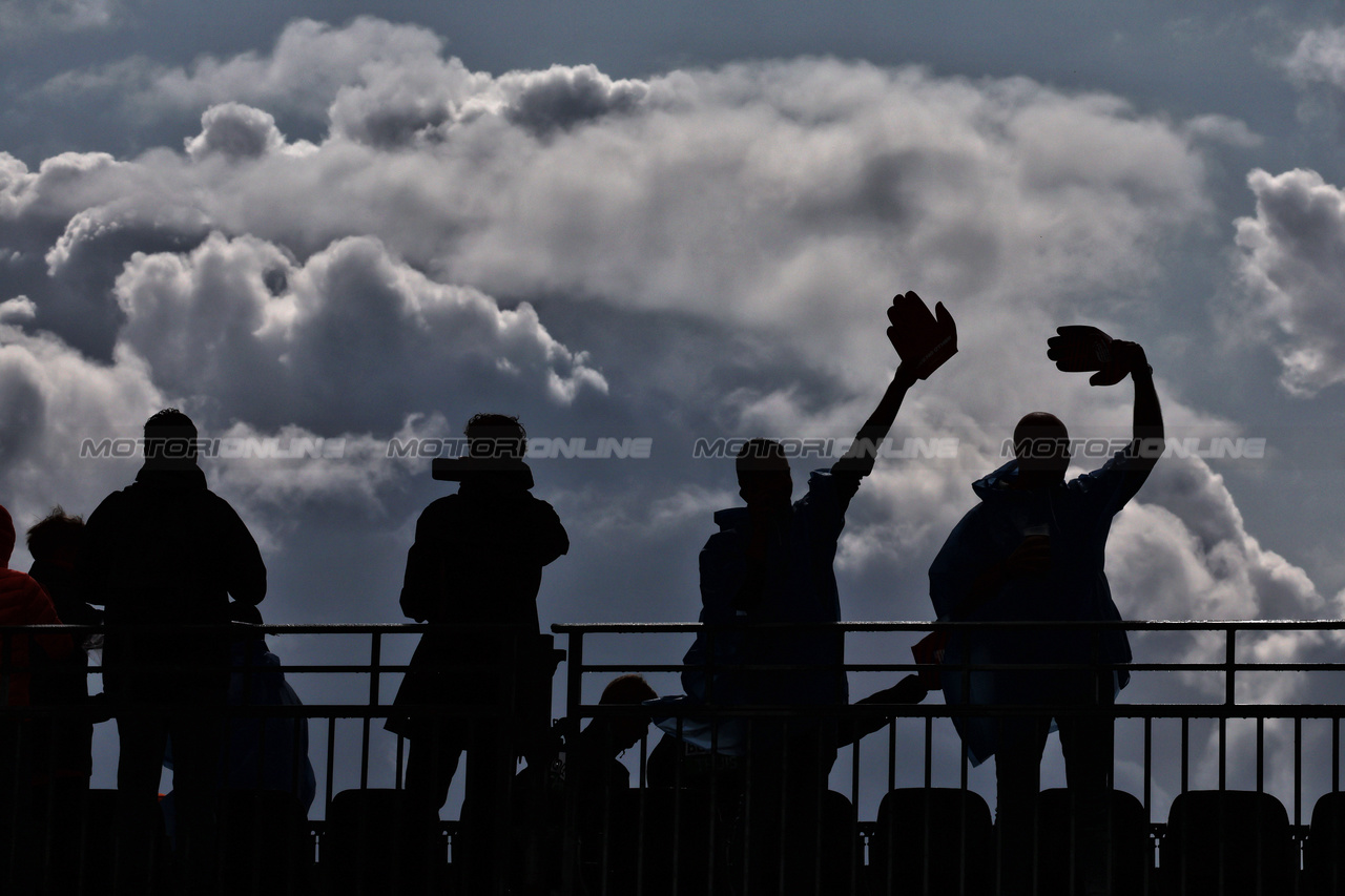 GP OLANDA, Circuit Atmosfera - fans in the grandstand.

26.08.2023. Formula 1 World Championship, Rd 14, Dutch Grand Prix, Zandvoort, Netherlands, Qualifiche Day.

- www.xpbimages.com, EMail: requests@xpbimages.com © Copyright: Moy / XPB Images