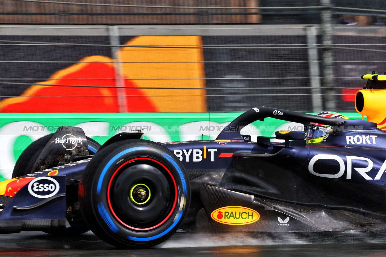 GP OLANDA, Sergio Perez (MEX) Red Bull Racing RB19.

26.08.2023. Formula 1 World Championship, Rd 14, Dutch Grand Prix, Zandvoort, Netherlands, Qualifiche Day.

- www.xpbimages.com, EMail: requests@xpbimages.com © Copyright: Miltenburg / XPB Images