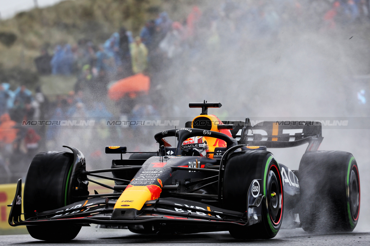 GP OLANDA, Max Verstappen (NLD) Red Bull Racing RB19.

26.08.2023. Formula 1 World Championship, Rd 14, Dutch Grand Prix, Zandvoort, Netherlands, Qualifiche Day.

- www.xpbimages.com, EMail: requests@xpbimages.com © Copyright: Miltenburg / XPB Images