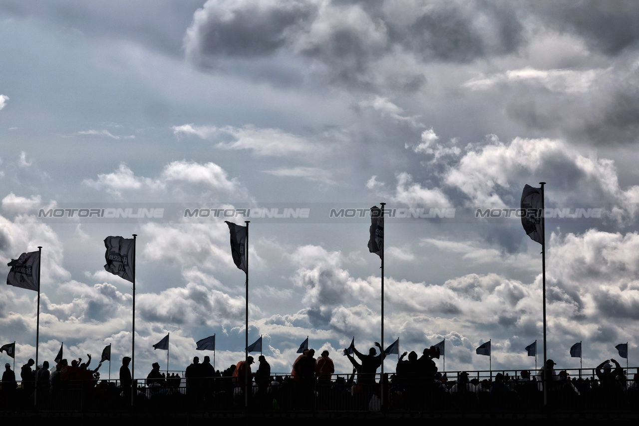 GP OLANDA, Circuit Atmosfera - fans in the grandstand.

26.08.2023. Formula 1 World Championship, Rd 14, Dutch Grand Prix, Zandvoort, Netherlands, Qualifiche Day.

- www.xpbimages.com, EMail: requests@xpbimages.com © Copyright: Moy / XPB Images