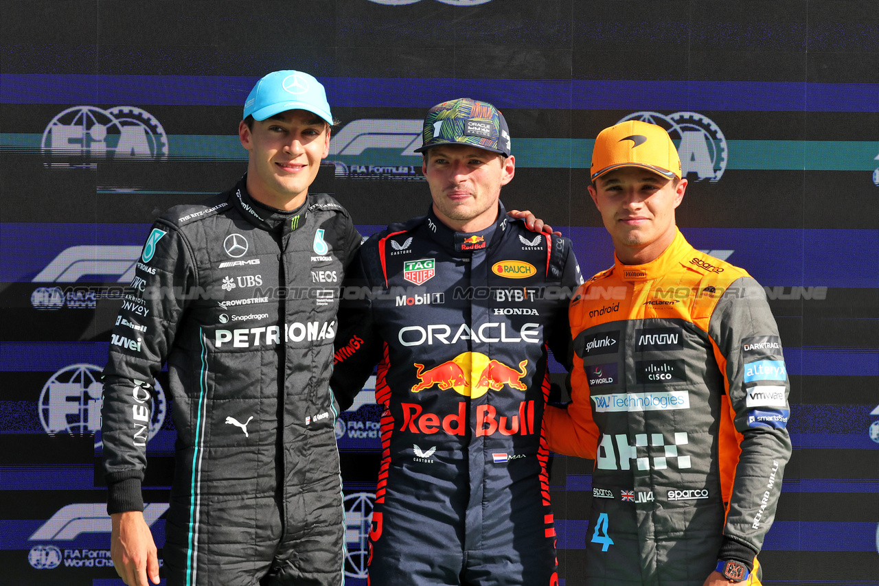 GP OLANDA, Qualifiche top three in parc ferme (L to R): George Russell (GBR) Mercedes AMG F1, third; Max Verstappen (NLD) Red Bull Racing, pole position; Lando Norris (GBR) McLaren, second.

26.08.2023. Formula 1 World Championship, Rd 14, Dutch Grand Prix, Zandvoort, Netherlands, Qualifiche Day.

- www.xpbimages.com, EMail: requests@xpbimages.com © Copyright: Bearne / XPB Images