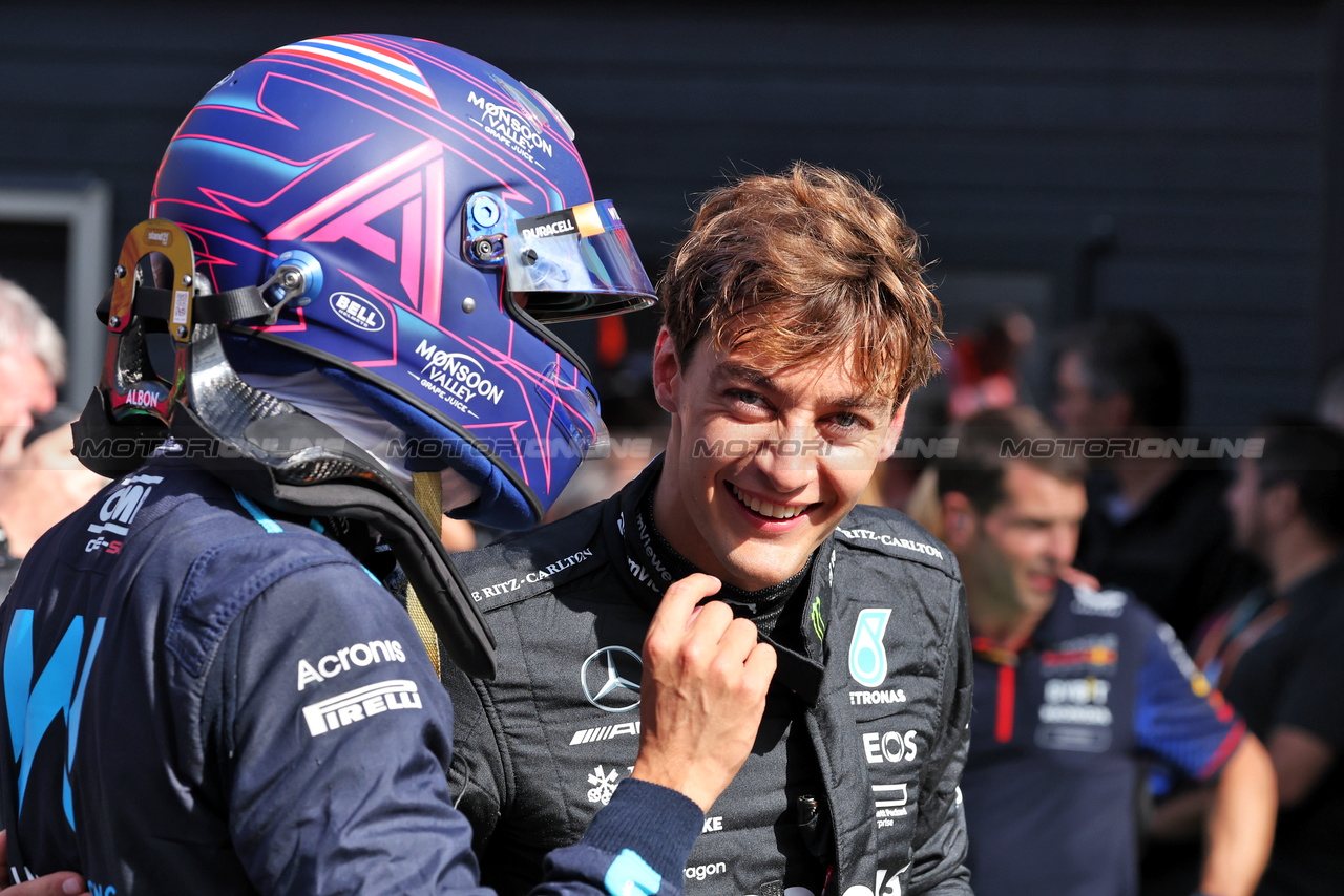 GP OLANDA, George Russell (GBR) Mercedes AMG F1, third position, in qualifying parc ferme, with fourth placed Alexander Albon (THA) Williams Racing.

26.08.2023. Formula 1 World Championship, Rd 14, Dutch Grand Prix, Zandvoort, Netherlands, Qualifiche Day.

- www.xpbimages.com, EMail: requests@xpbimages.com © Copyright: Bearne / XPB Images