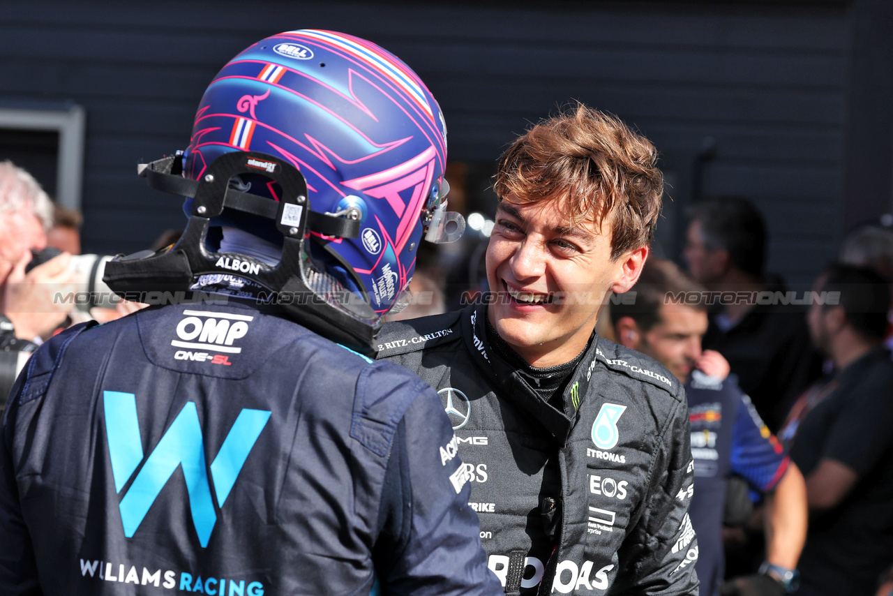 GP OLANDA, George Russell (GBR) Mercedes AMG F1, third position, in qualifying parc ferme, with fourth placed Alexander Albon (THA) Williams Racing.

26.08.2023. Formula 1 World Championship, Rd 14, Dutch Grand Prix, Zandvoort, Netherlands, Qualifiche Day.

- www.xpbimages.com, EMail: requests@xpbimages.com © Copyright: Bearne / XPB Images