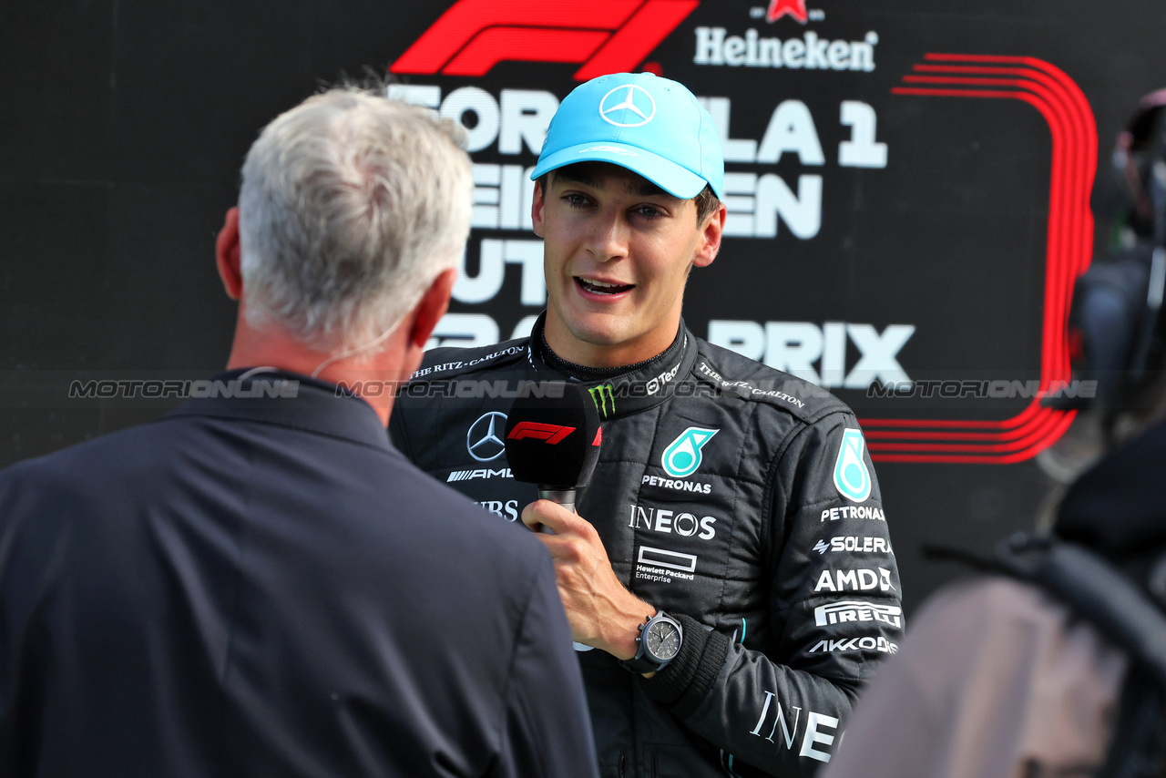 GP OLANDA, George Russell (GBR) Mercedes AMG F1, third position, in qualifying parc ferme, with David Coulthard (GBR) Red Bull Racing e Scuderia Toro Advisor / Channel 4 F1 Commentator.

26.08.2023. Formula 1 World Championship, Rd 14, Dutch Grand Prix, Zandvoort, Netherlands, Qualifiche Day.

- www.xpbimages.com, EMail: requests@xpbimages.com © Copyright: Bearne / XPB Images
