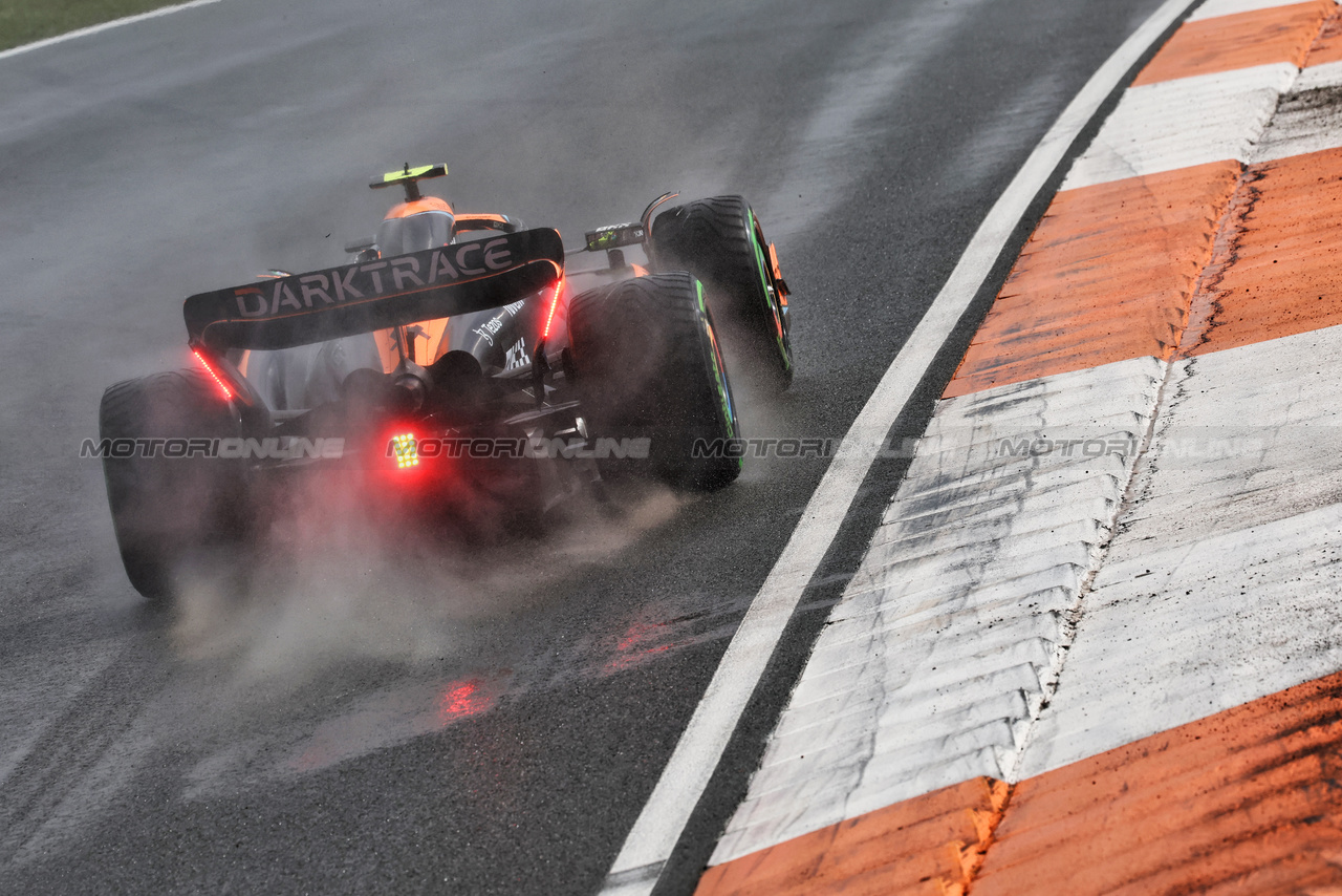 GP OLANDA, Lando Norris (GBR) McLaren MCL60.

26.08.2023. Formula 1 World Championship, Rd 14, Dutch Grand Prix, Zandvoort, Netherlands, Qualifiche Day.

- www.xpbimages.com, EMail: requests@xpbimages.com © Copyright: Moy / XPB Images