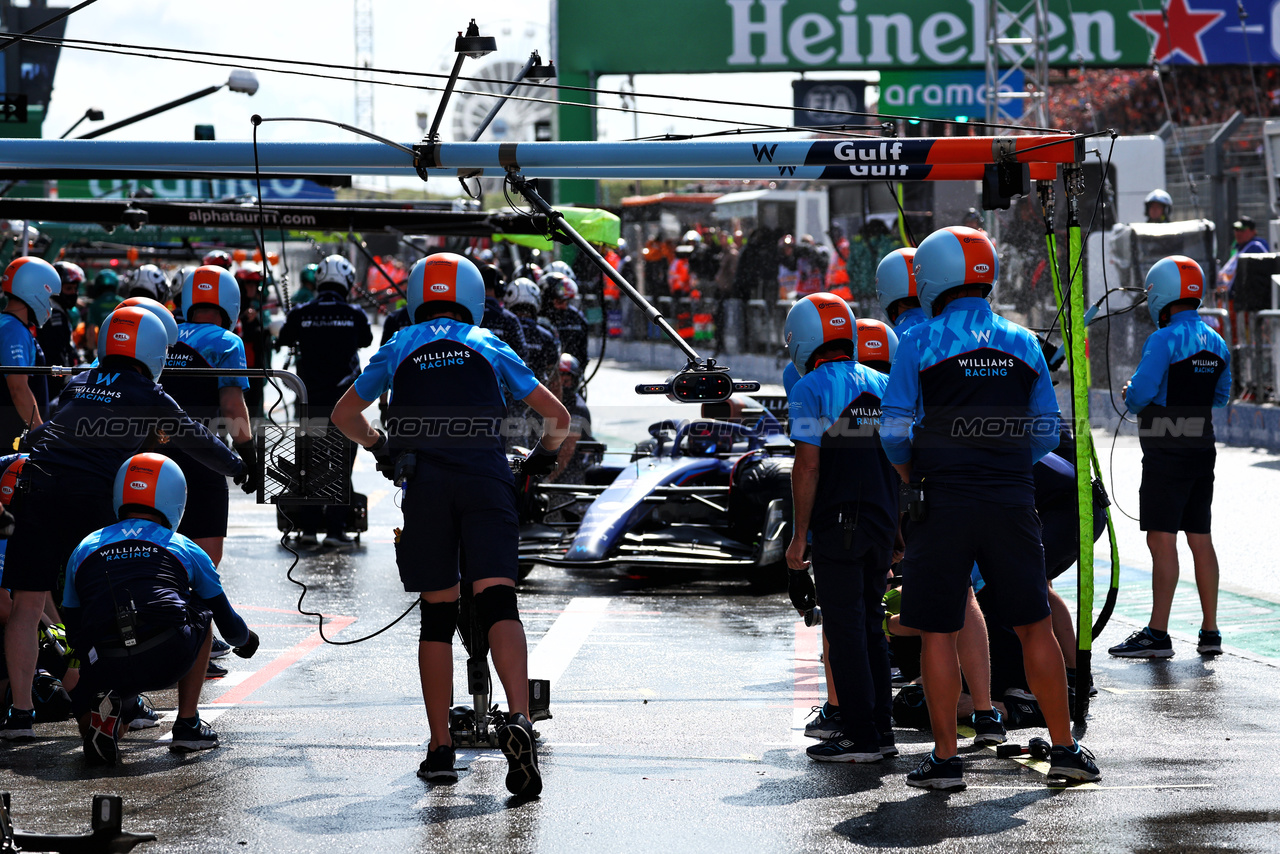 GP OLANDA, Alexander Albon (THA) Williams Racing FW45 in the pits.

26.08.2023. Formula 1 World Championship, Rd 14, Dutch Grand Prix, Zandvoort, Netherlands, Qualifiche Day.

 - www.xpbimages.com, EMail: requests@xpbimages.com © Copyright: Coates / XPB Images