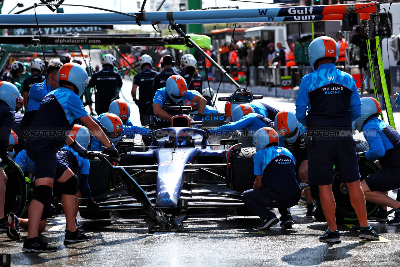 GP OLANDA, Alexander Albon (THA) Williams Racing FW45 in the pits.

26.08.2023. Formula 1 World Championship, Rd 14, Dutch Grand Prix, Zandvoort, Netherlands, Qualifiche Day.

 - www.xpbimages.com, EMail: requests@xpbimages.com © Copyright: Coates / XPB Images