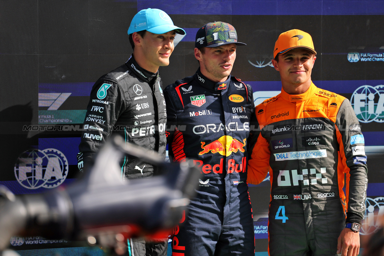 GP OLANDA, Qualifiche top three in parc ferme (L to R): George Russell (GBR) Mercedes AMG F1, third; Max Verstappen (NLD) Red Bull Racing, pole position; Lando Norris (GBR) McLaren, second.

26.08.2023. Formula 1 World Championship, Rd 14, Dutch Grand Prix, Zandvoort, Netherlands, Qualifiche Day.

 - www.xpbimages.com, EMail: requests@xpbimages.com © Copyright: Staley / XPB Images
