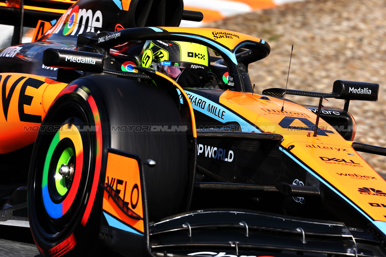 GP OLANDA, Lando Norris (GBR) McLaren MCL60.

26.08.2023. Formula 1 World Championship, Rd 14, Dutch Grand Prix, Zandvoort, Netherlands, Qualifiche Day.

- www.xpbimages.com, EMail: requests@xpbimages.com © Copyright: Miltenburg / XPB Images