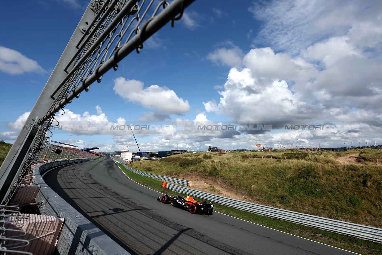GP OLANDA, Sergio Perez (MEX) Red Bull Racing RB19.

26.08.2023. Formula 1 World Championship, Rd 14, Dutch Grand Prix, Zandvoort, Netherlands, Qualifiche Day.

- www.xpbimages.com, EMail: requests@xpbimages.com © Copyright: Moy / XPB Images