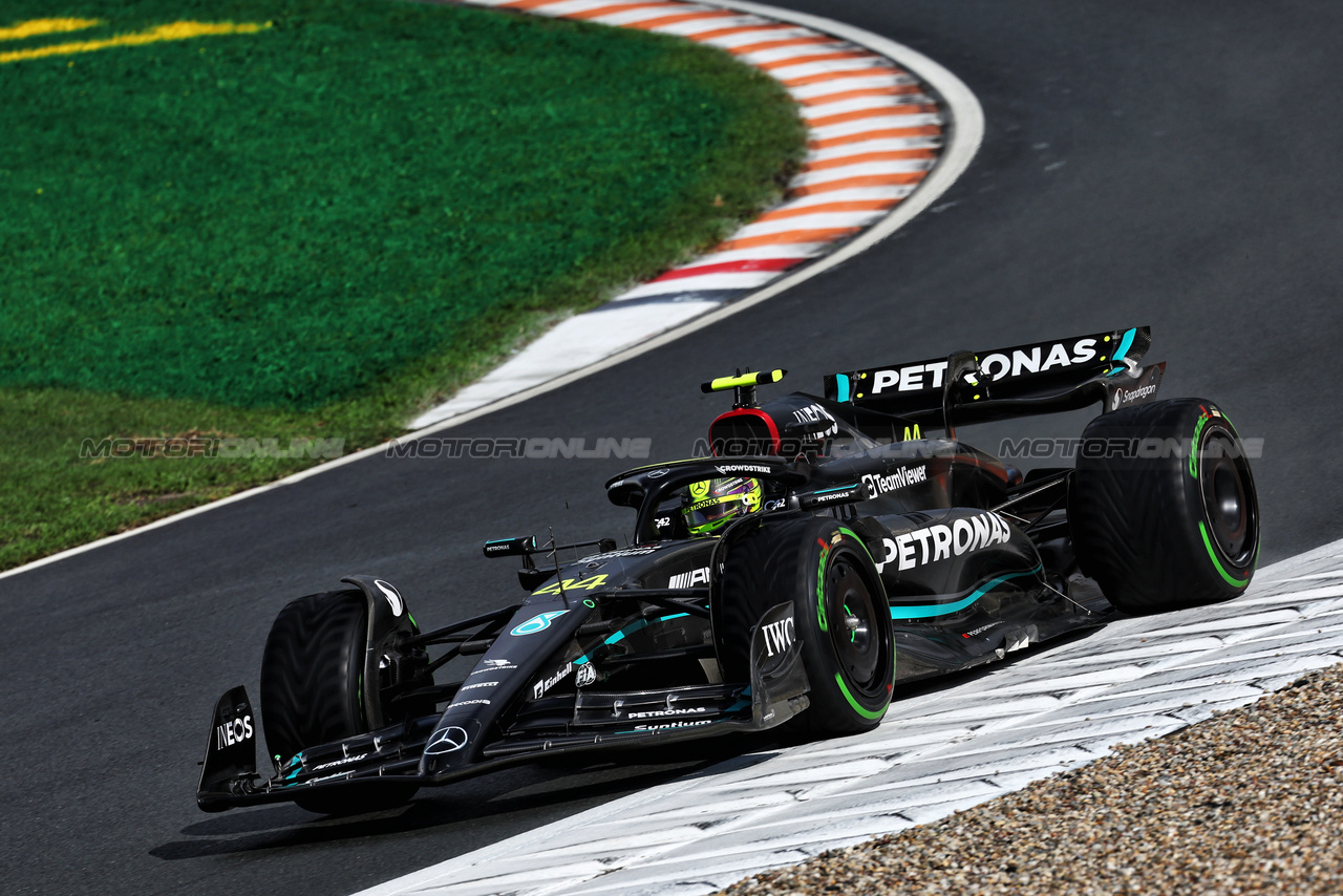 GP OLANDA, Lewis Hamilton (GBR) Mercedes AMG F1 W14.

26.08.2023. Formula 1 World Championship, Rd 14, Dutch Grand Prix, Zandvoort, Netherlands, Qualifiche Day.

- www.xpbimages.com, EMail: requests@xpbimages.com © Copyright: Moy / XPB Images