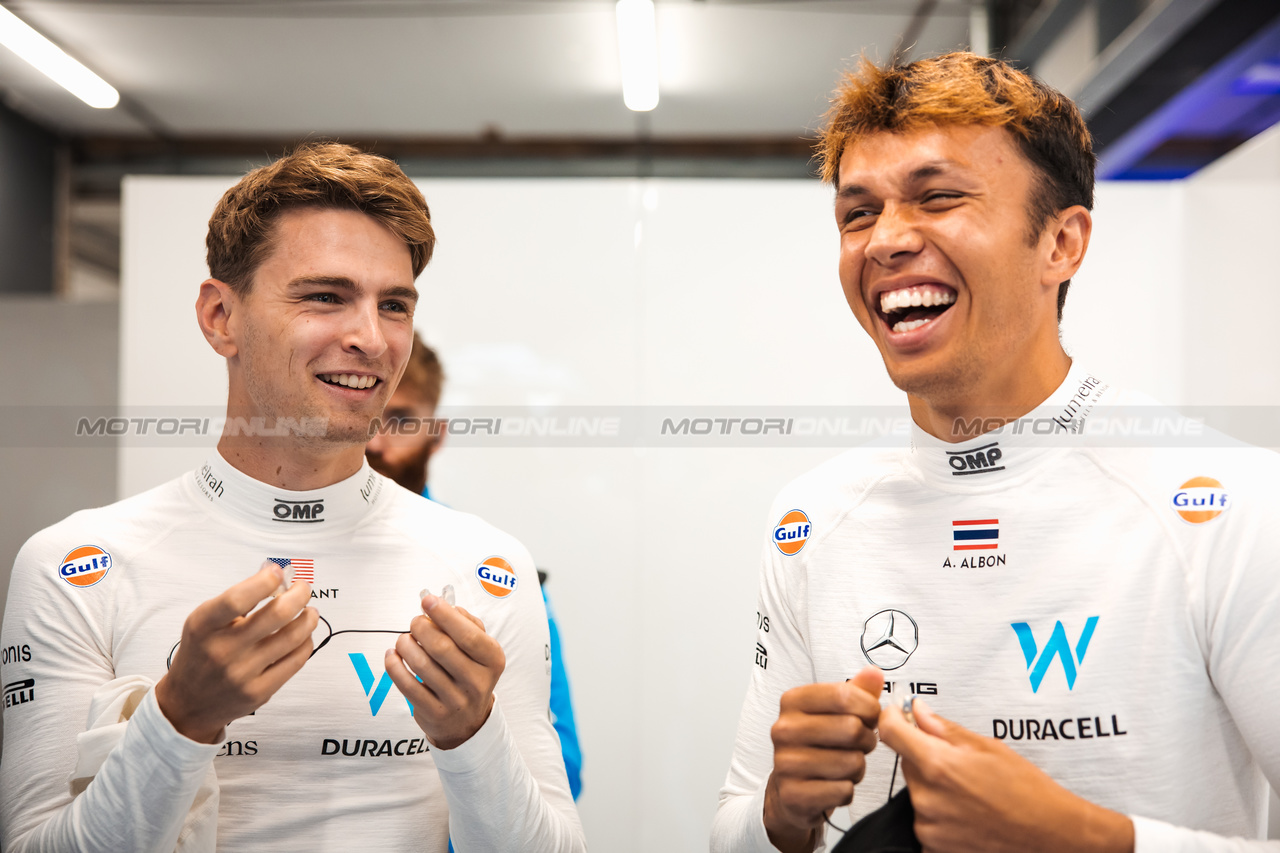 GP OLANDA, (L to R): Logan Sargeant (USA) Williams Racing with Alexander Albon (THA) Williams Racing.

26.08.2023. Formula 1 World Championship, Rd 14, Dutch Grand Prix, Zandvoort, Netherlands, Qualifiche Day.

- www.xpbimages.com, EMail: requests@xpbimages.com © Copyright: Bearne / XPB Images