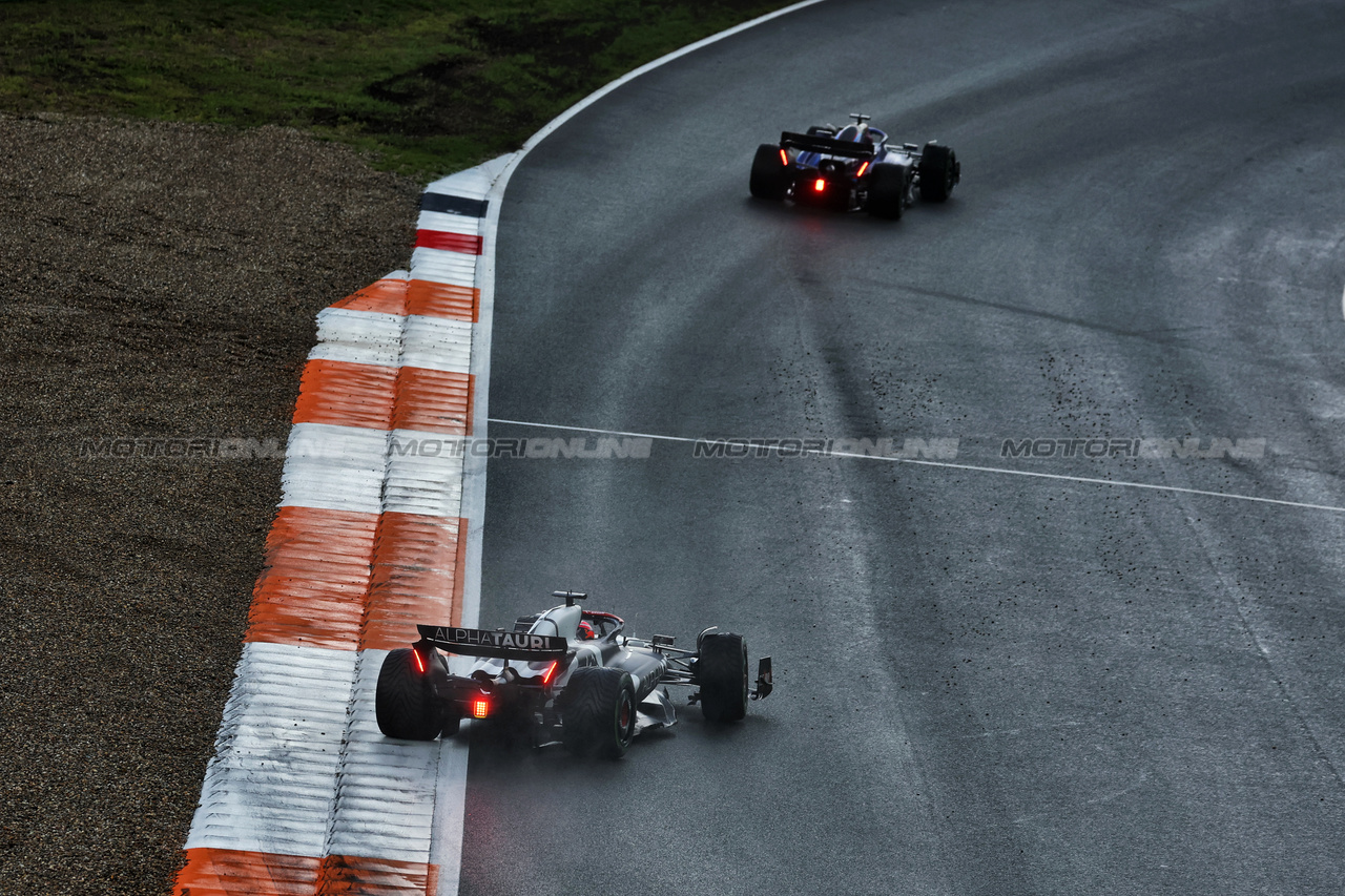 GP OLANDA, Liam Lawson (NZL) AlphaTauri AT04 spun in the third practice session.

26.08.2023. Formula 1 World Championship, Rd 14, Dutch Grand Prix, Zandvoort, Netherlands, Qualifiche Day.

 - www.xpbimages.com, EMail: requests@xpbimages.com © Copyright: Coates / XPB Images
