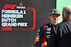 GP OLANDA, Pole sitter Max Verstappen (NLD) Red Bull Racing in qualifying parc ferme with David Coulthard (GBR) Red Bull Racing e Scuderia Toro Advisor / Channel 4 F1 Commentator.
26.08.2023. Formula 1 World Championship, Rd 14, Dutch Grand Prix, Zandvoort, Netherlands, Qualifiche Day.
- www.xpbimages.com, EMail: requests@xpbimages.com © Copyright: Bearne / XPB Images