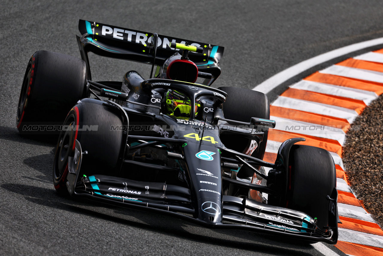 GP OLANDA, Lewis Hamilton (GBR) Mercedes AMG F1 W14.

25.08.2023. Formula 1 World Championship, Rd 14, Dutch Grand Prix, Zandvoort, Netherlands, Practice Day.

 - www.xpbimages.com, EMail: requests@xpbimages.com © Copyright: Coates / XPB Images