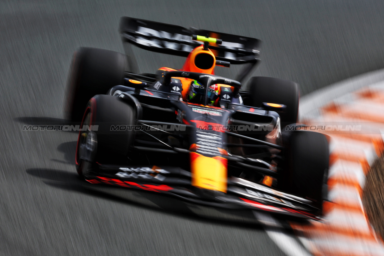 GP OLANDA, Sergio Perez (MEX) Red Bull Racing RB19.

25.08.2023. Formula 1 World Championship, Rd 14, Dutch Grand Prix, Zandvoort, Netherlands, Practice Day.

 - www.xpbimages.com, EMail: requests@xpbimages.com © Copyright: Coates / XPB Images