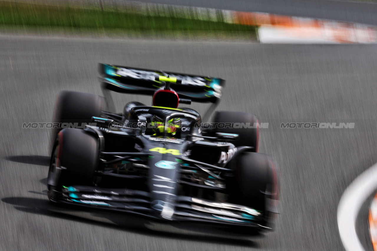 GP OLANDA, Lewis Hamilton (GBR) Mercedes AMG F1 W14.

25.08.2023. Formula 1 World Championship, Rd 14, Dutch Grand Prix, Zandvoort, Netherlands, Practice Day.

 - www.xpbimages.com, EMail: requests@xpbimages.com © Copyright: Coates / XPB Images