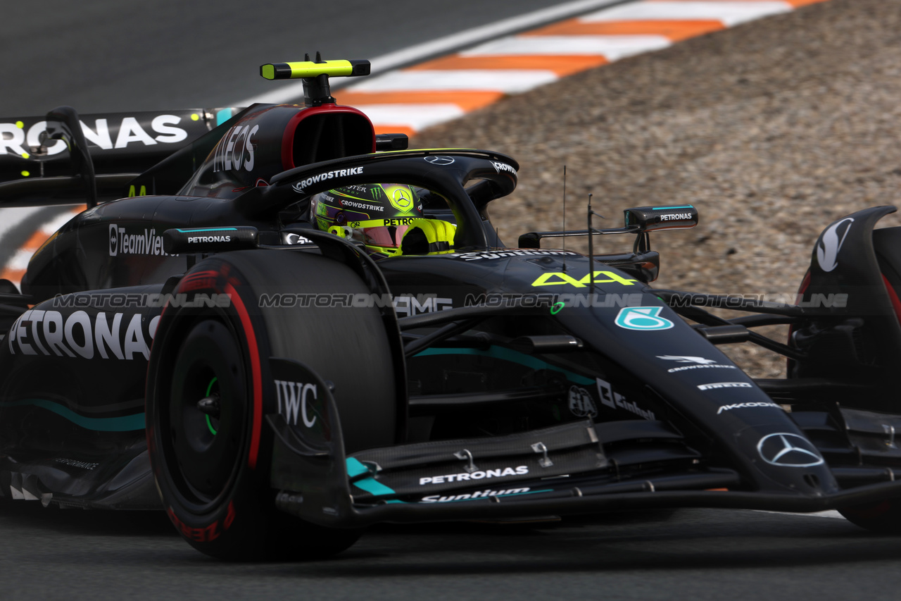 GP OLANDA, Lewis Hamilton (GBR) Mercedes AMG F1 W14.

25.08.2023. Formula 1 World Championship, Rd 14, Dutch Grand Prix, Zandvoort, Netherlands, Practice Day.

 - www.xpbimages.com, EMail: requests@xpbimages.com © Copyright: Staley / XPB Images