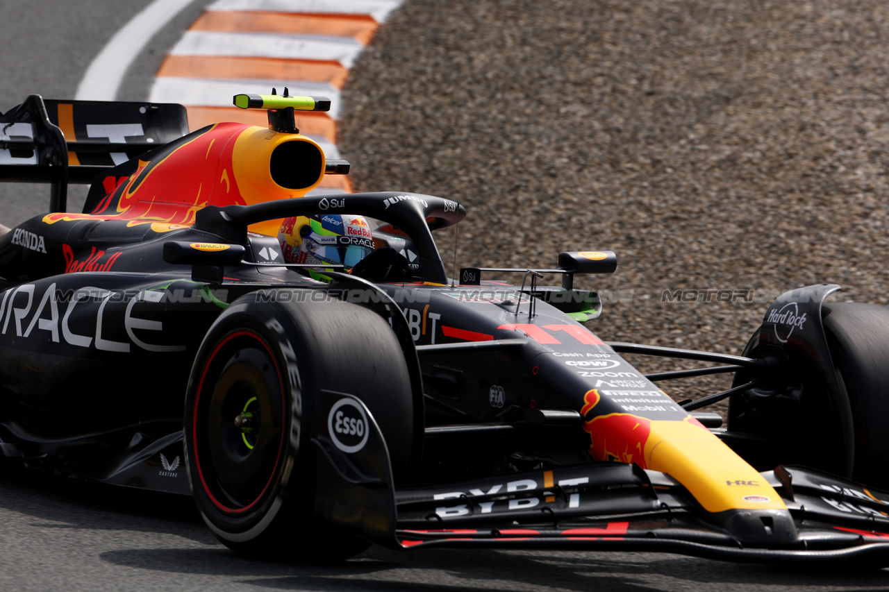 GP OLANDA, Sergio Perez (MEX) Red Bull Racing RB19.

25.08.2023. Formula 1 World Championship, Rd 14, Dutch Grand Prix, Zandvoort, Netherlands, Practice Day.

 - www.xpbimages.com, EMail: requests@xpbimages.com © Copyright: Staley / XPB Images