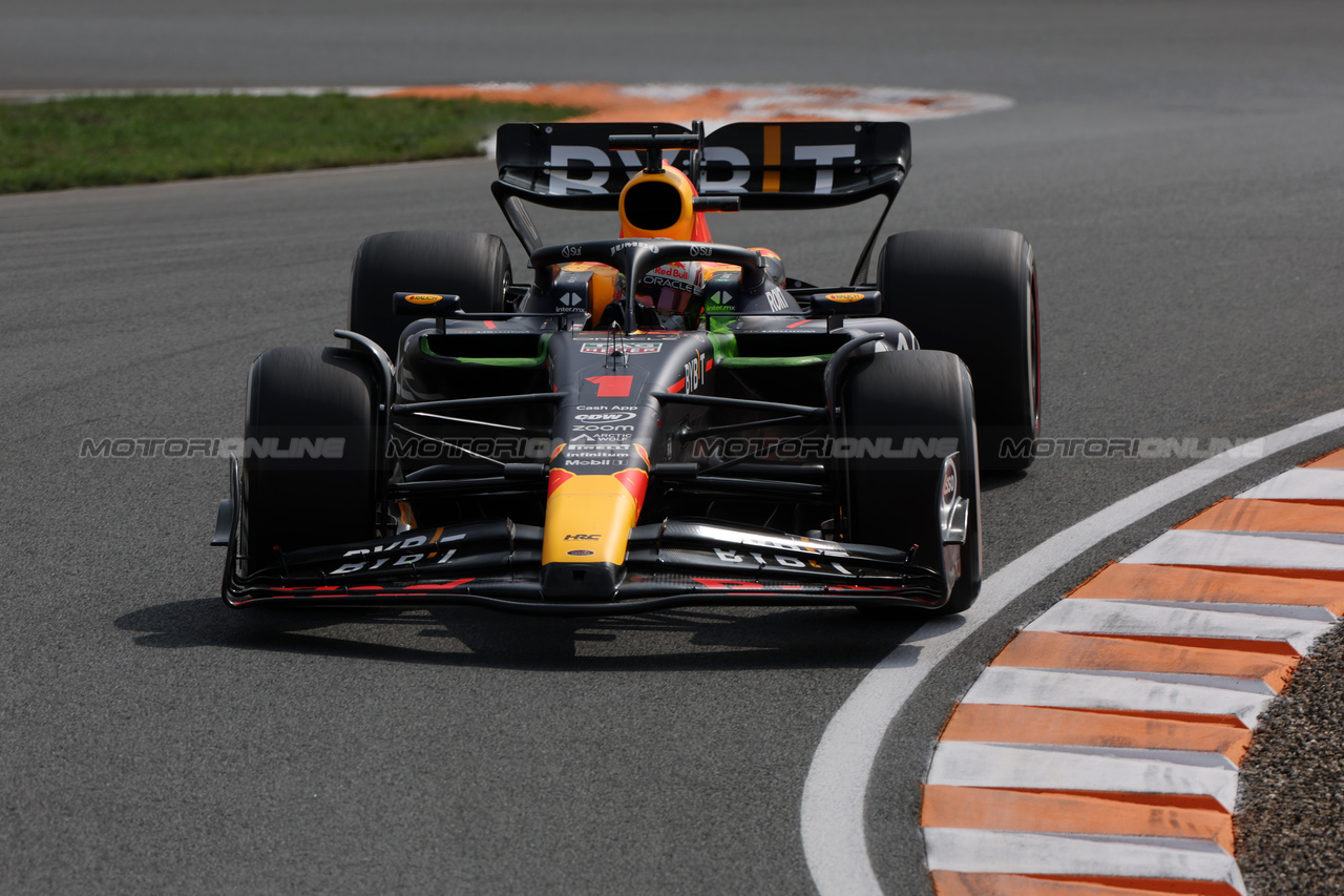 GP OLANDA, Max Verstappen (NLD) Red Bull Racing RB19.

25.08.2023. Formula 1 World Championship, Rd 14, Dutch Grand Prix, Zandvoort, Netherlands, Practice Day.

 - www.xpbimages.com, EMail: requests@xpbimages.com © Copyright: Staley / XPB Images