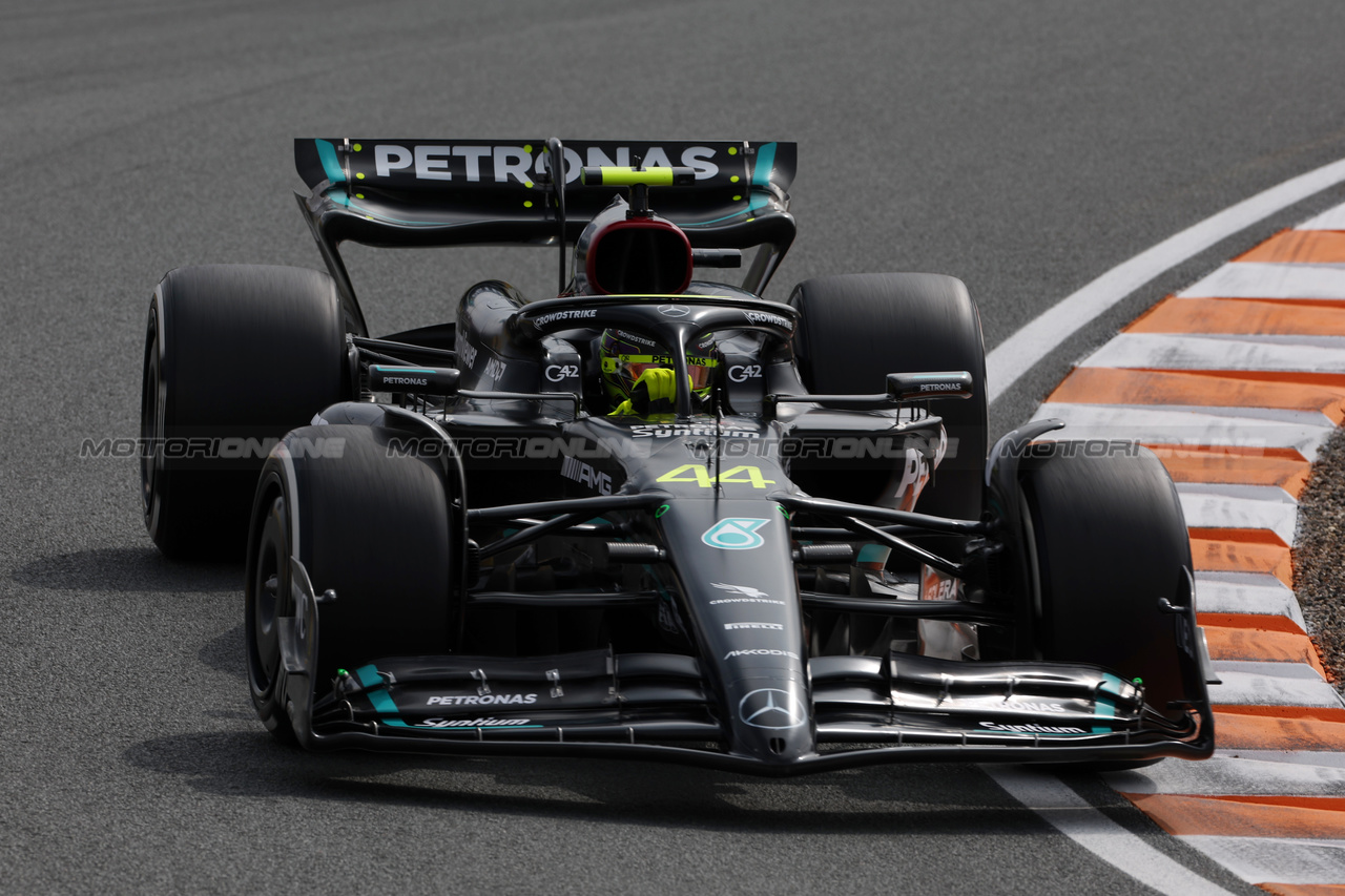 GP OLANDA, Lewis Hamilton (GBR) Mercedes AMG F1 W14.

25.08.2023. Formula 1 World Championship, Rd 14, Dutch Grand Prix, Zandvoort, Netherlands, Practice Day.

 - www.xpbimages.com, EMail: requests@xpbimages.com © Copyright: Staley / XPB Images