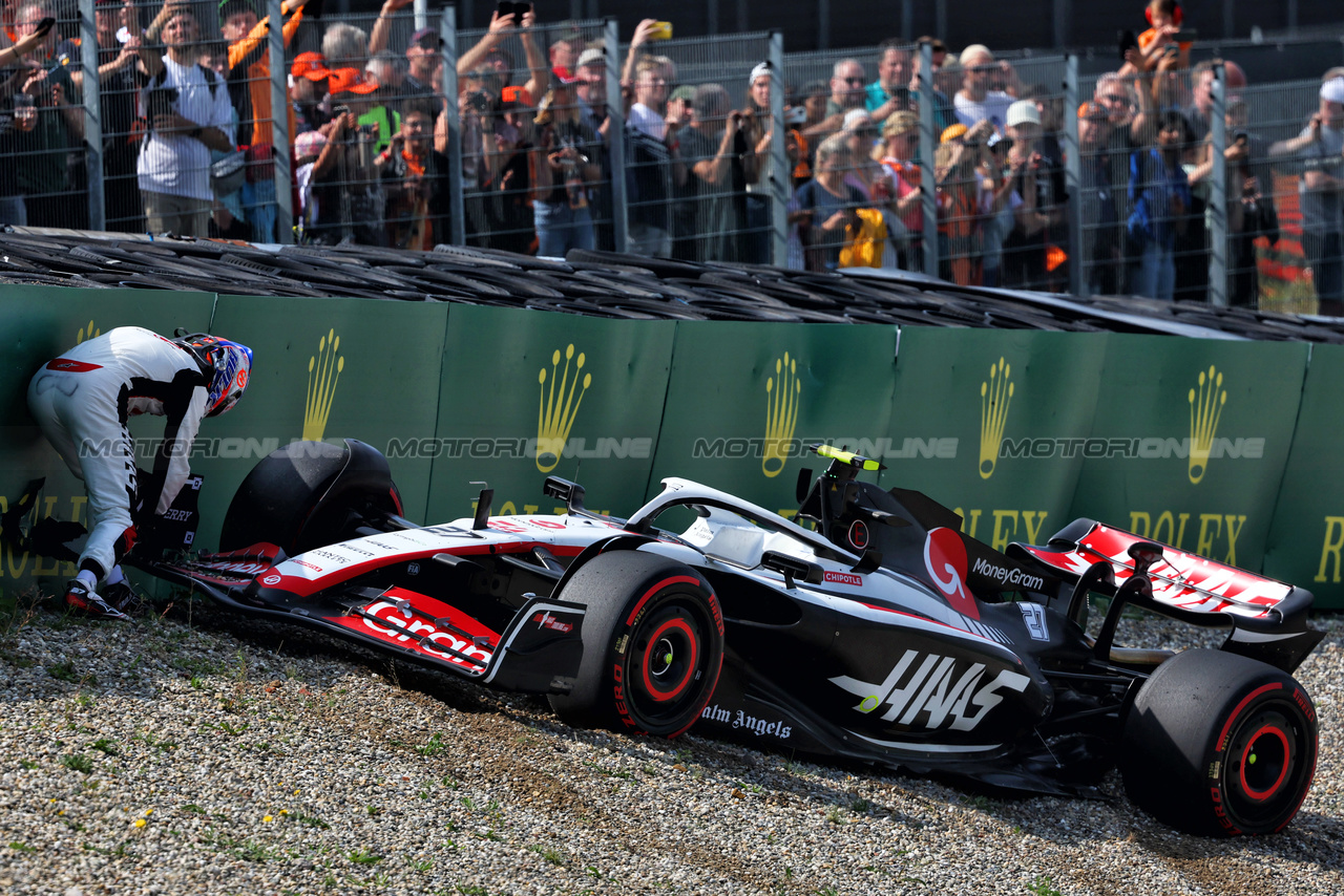 GP OLANDA, Nico Hulkenberg (GER) Haas VF-23 ran off in the first practice session.

25.08.2023. Formula 1 World Championship, Rd 14, Dutch Grand Prix, Zandvoort, Netherlands, Practice Day.

- www.xpbimages.com, EMail: requests@xpbimages.com © Copyright: Charniaux / XPB Images
