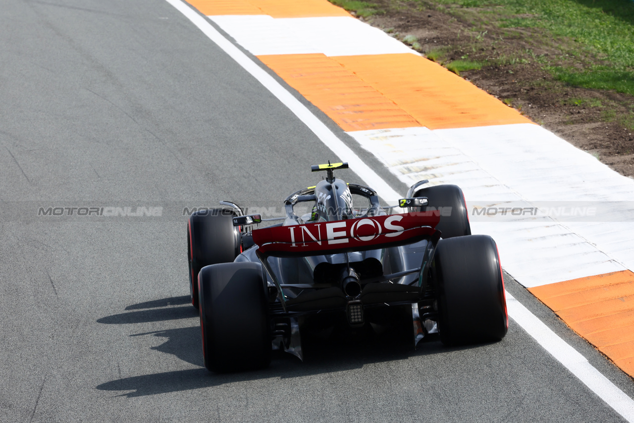 GP OLANDA, Lewis Hamilton (GBR) Mercedes AMG F1 W14.

25.08.2023. Formula 1 World Championship, Rd 14, Dutch Grand Prix, Zandvoort, Netherlands, Practice Day.

- www.xpbimages.com, EMail: requests@xpbimages.com © Copyright: Miltenburg / XPB Images