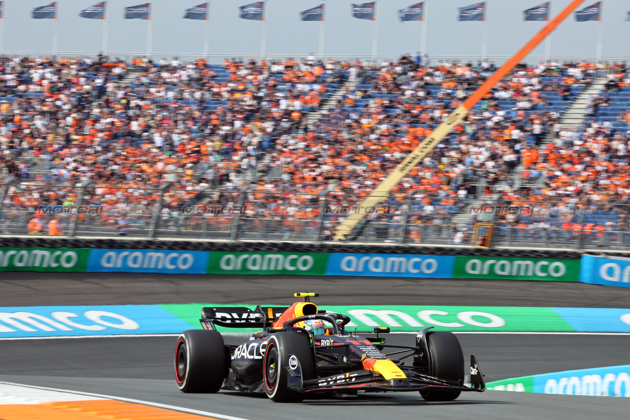 GP OLANDA, Sergio Perez (MEX) Red Bull Racing RB19.

25.08.2023. Formula 1 World Championship, Rd 14, Dutch Grand Prix, Zandvoort, Netherlands, Practice Day.

- www.xpbimages.com, EMail: requests@xpbimages.com © Copyright: Miltenburg / XPB Images