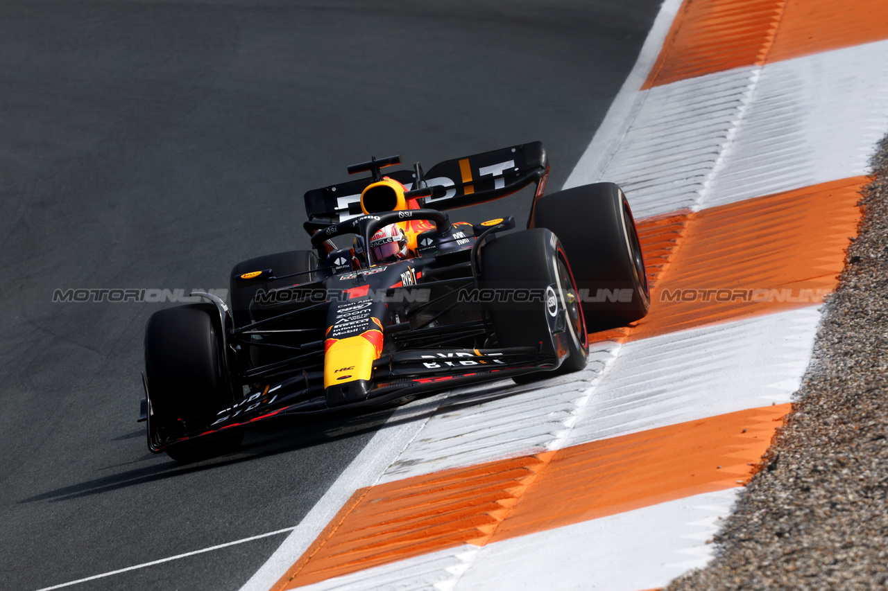 GP OLANDA, Max Verstappen (NLD) Red Bull Racing RB19.

25.08.2023. Formula 1 World Championship, Rd 14, Dutch Grand Prix, Zandvoort, Netherlands, Practice Day.

- www.xpbimages.com, EMail: requests@xpbimages.com © Copyright: Charniaux / XPB Images